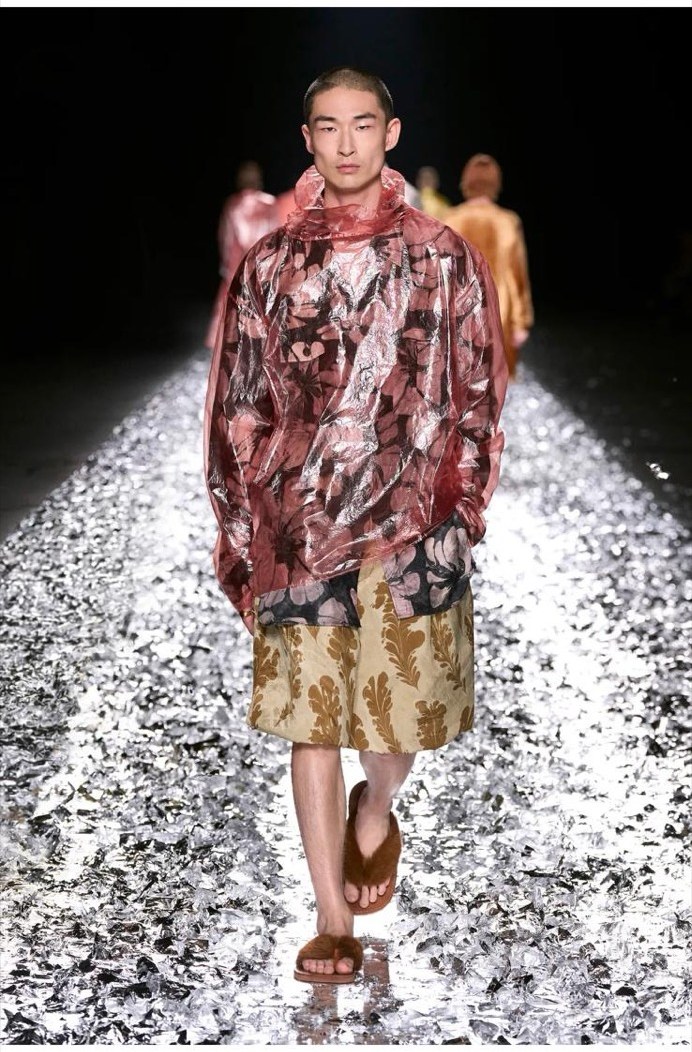Color en pasarela — transparencias tintadas